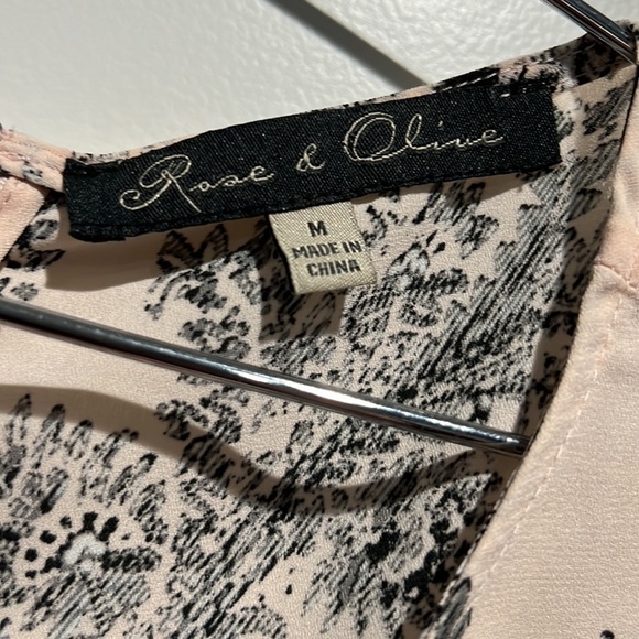 Rose & Olive. Paisley shirt. 3/4 sleeves. Size medium. - Picture 6 of 6